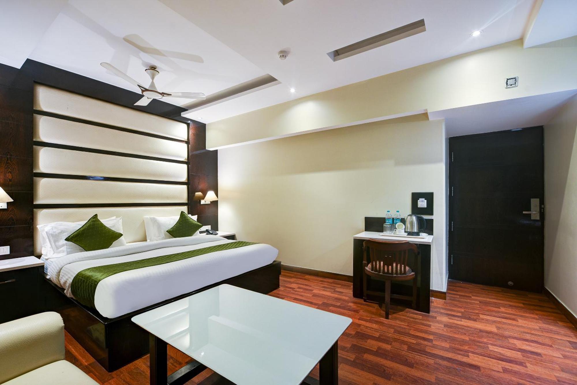 Hotel Geet Deluxe New Delhi Exterior photo