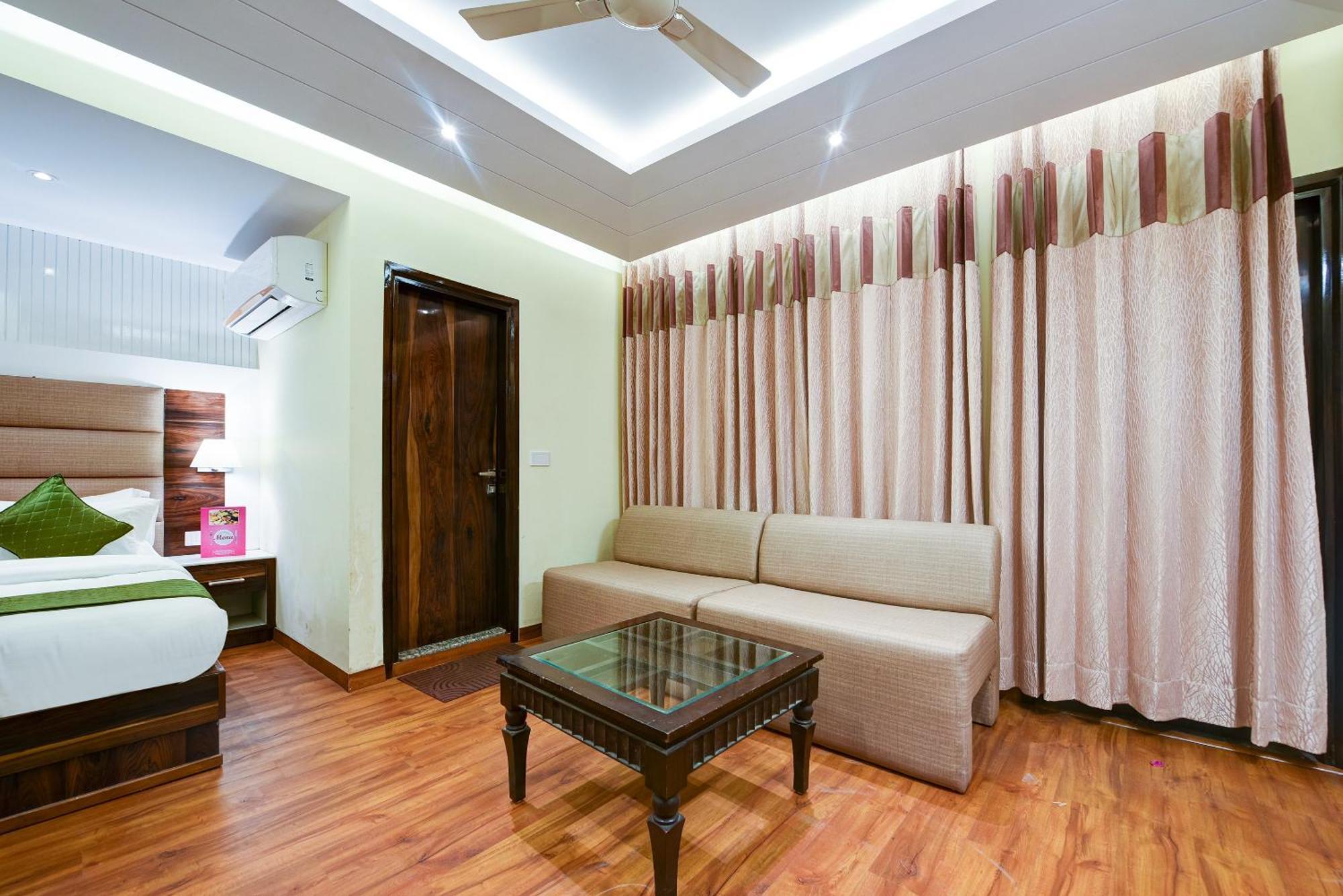 Hotel Geet Deluxe New Delhi Exterior photo