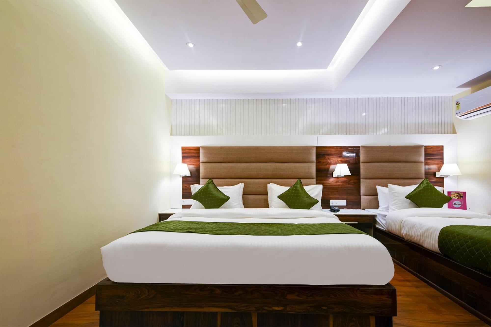 Hotel Geet Deluxe New Delhi Exterior photo