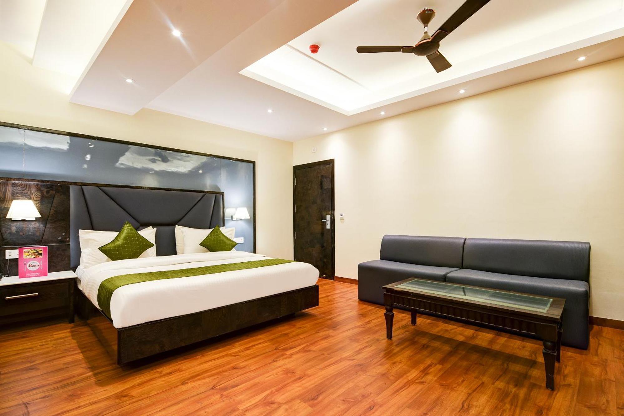 Hotel Geet Deluxe New Delhi Exterior photo