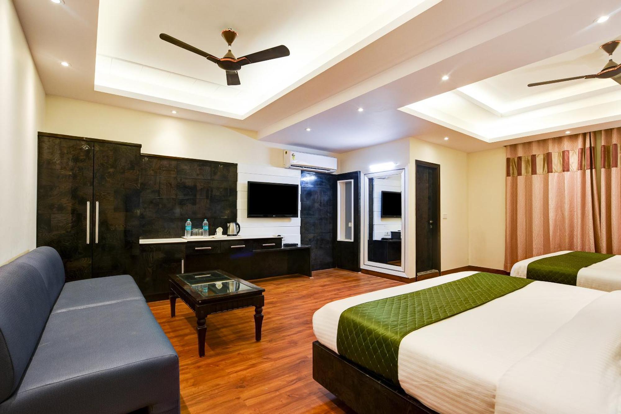Hotel Geet Deluxe New Delhi Exterior photo
