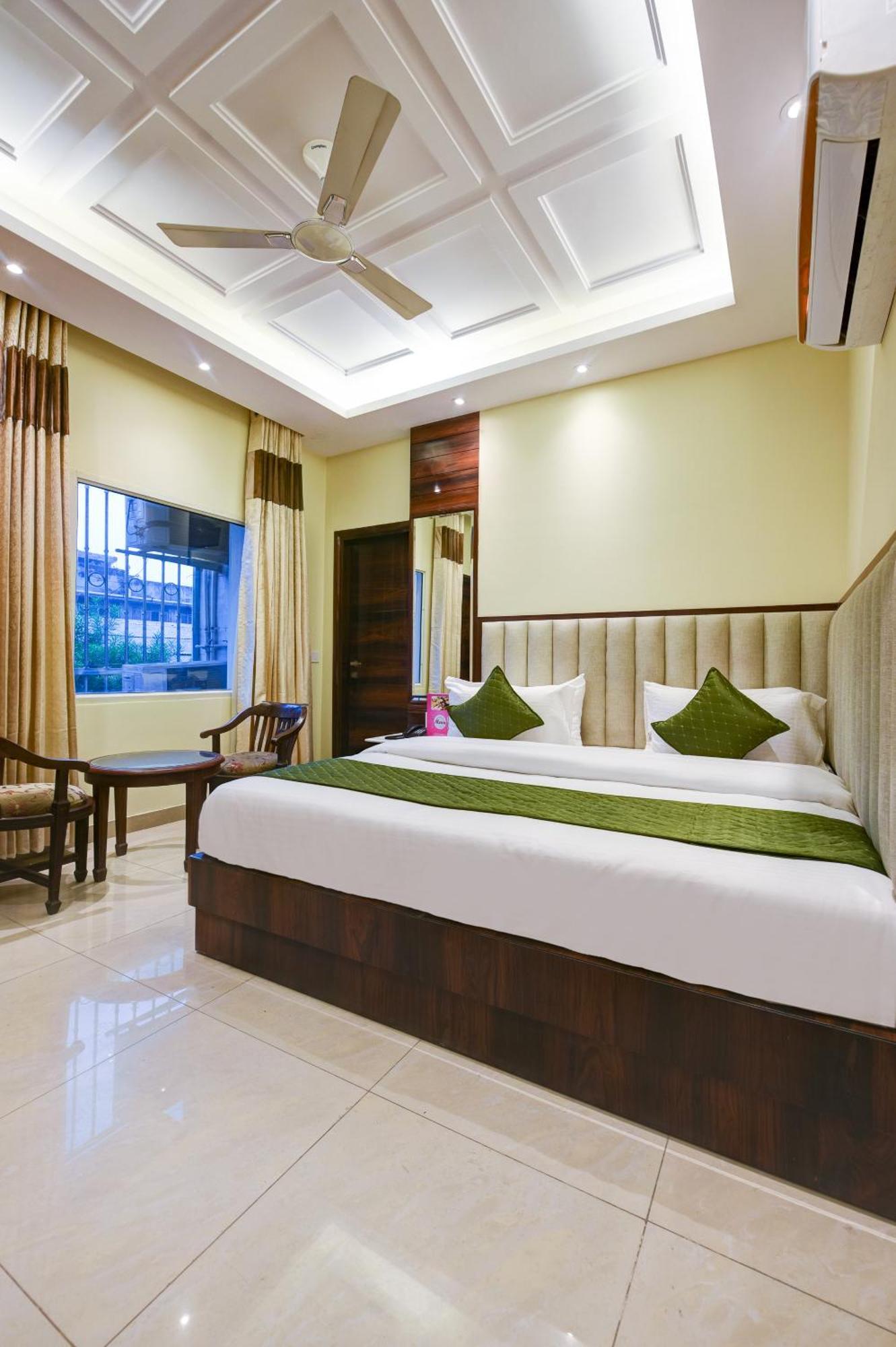 Hotel Geet Deluxe New Delhi Exterior photo